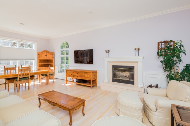 Photo - 11 E Gate Rd