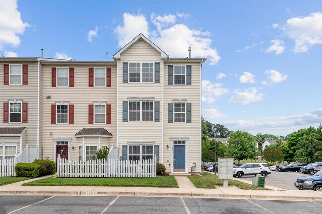 Photo - Beautiful End-Unit Townhome for Rent