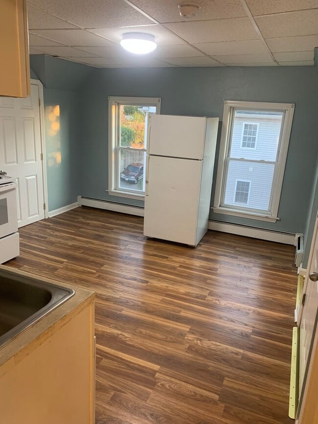 Building Photo - 6 S Harlem St Unit 2