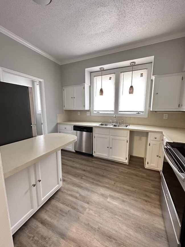 Building Photo - Coming Soon.....Large 2 Bedroom 2 Bath Condo in the Forest Oaks Community!!