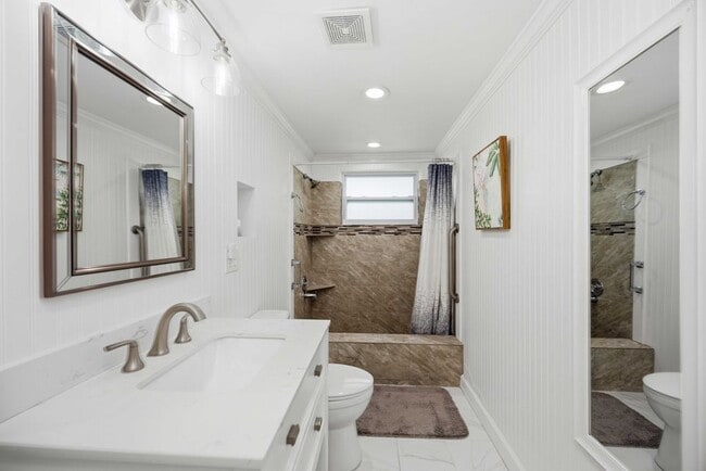 Photo - 370 E Fray St