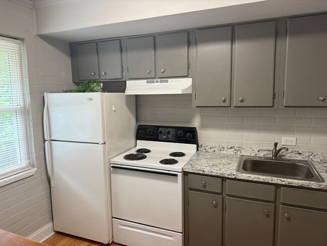Photo - Charming One Bedroom Apartment In The Heart of Plaza Midwood!
