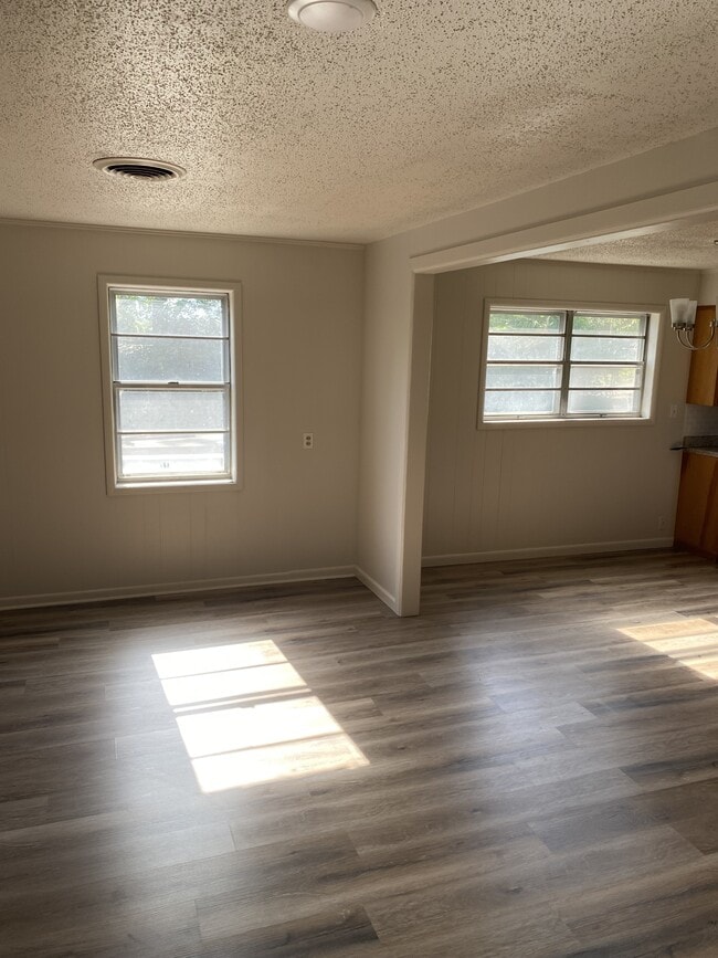 Photo - 625 Country Club Rd