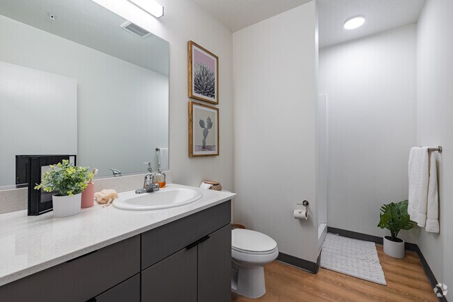 4BR, 4BA - 1,267SF - 2nd Bathroom