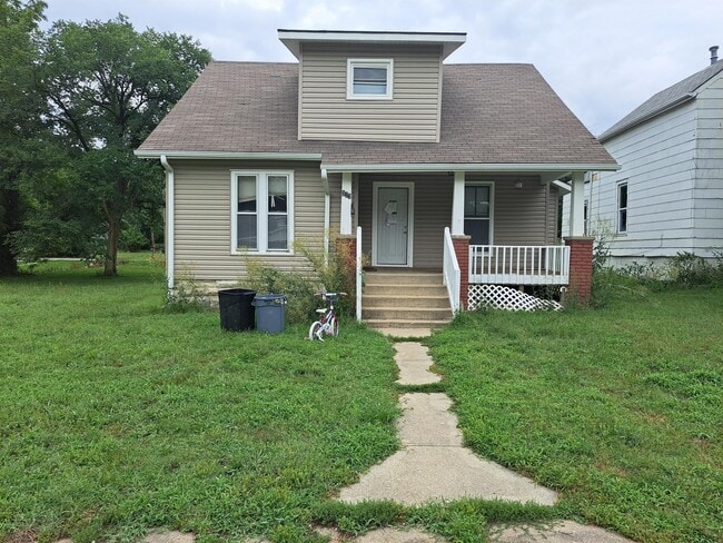 Photo - 327 W Market St House