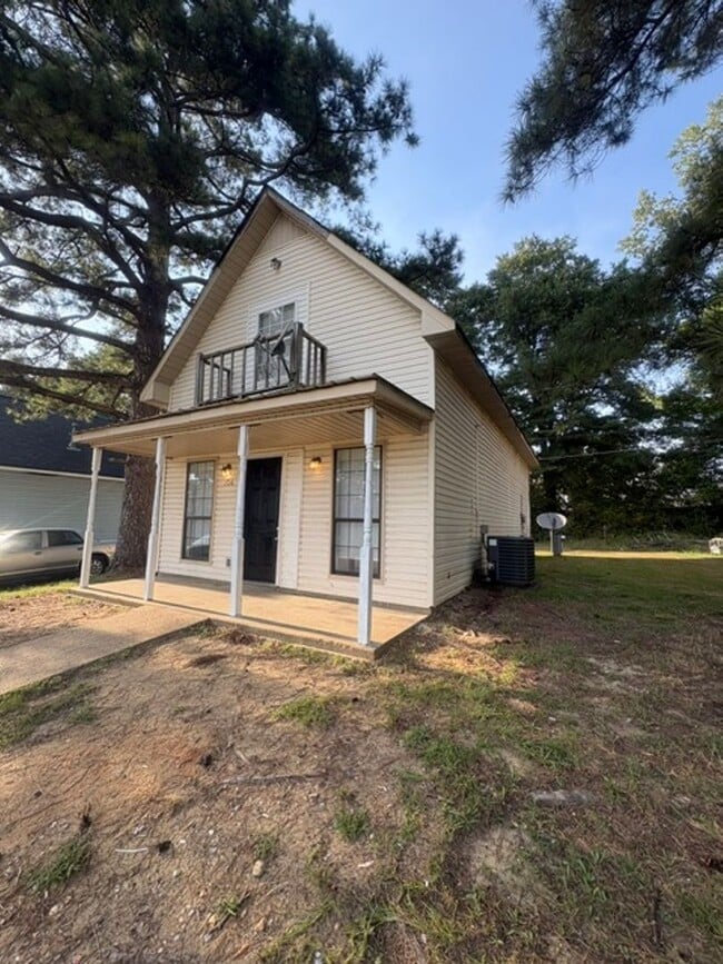 Photo - 106 Money St