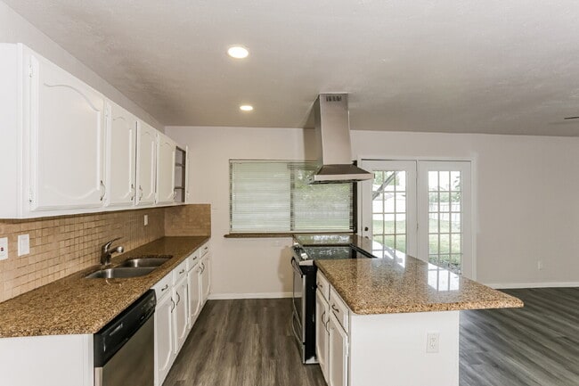 Photo - 507 Button Dr