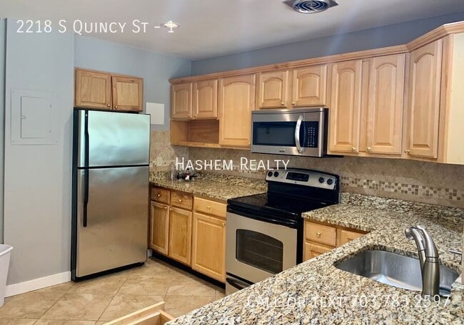 Building Photo - 2218 S Quincy St Rental