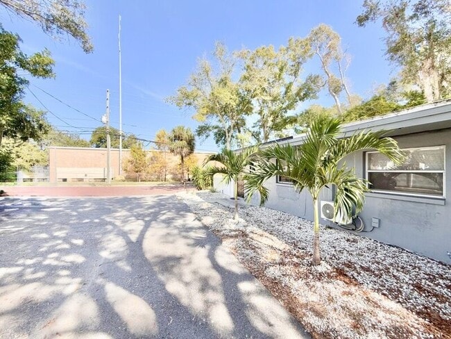 Photo - 115 Cleveland Ave SW