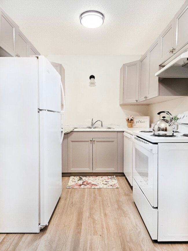 $959, Available June 15, 2026 - 503 15th St SE