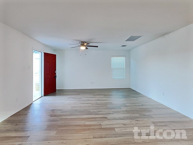 Photo - 617 Dashwood Dr