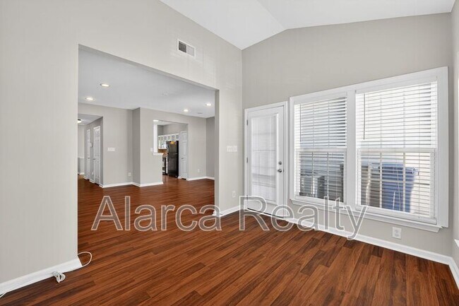 Photo - 4903 Sunburst Ln