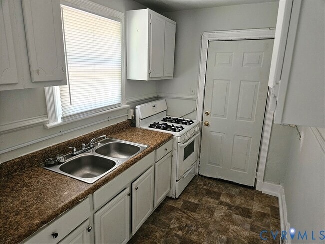 Photo - 3909 Larchmont Ln