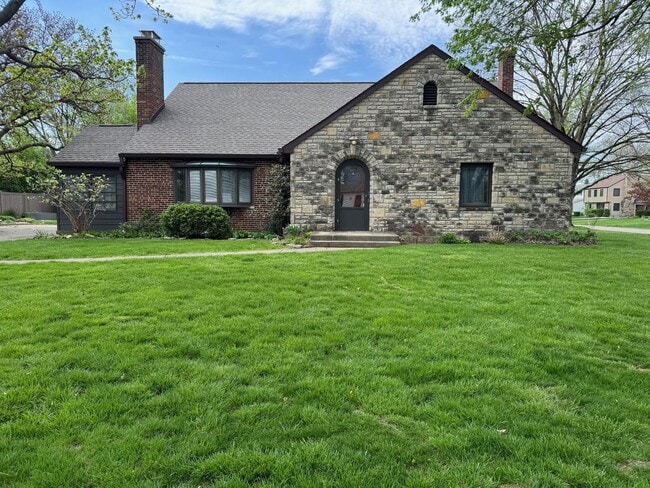 Building Photo - 3 Bedroom 3 Bath Single Family Home - Upper Arlington Schools