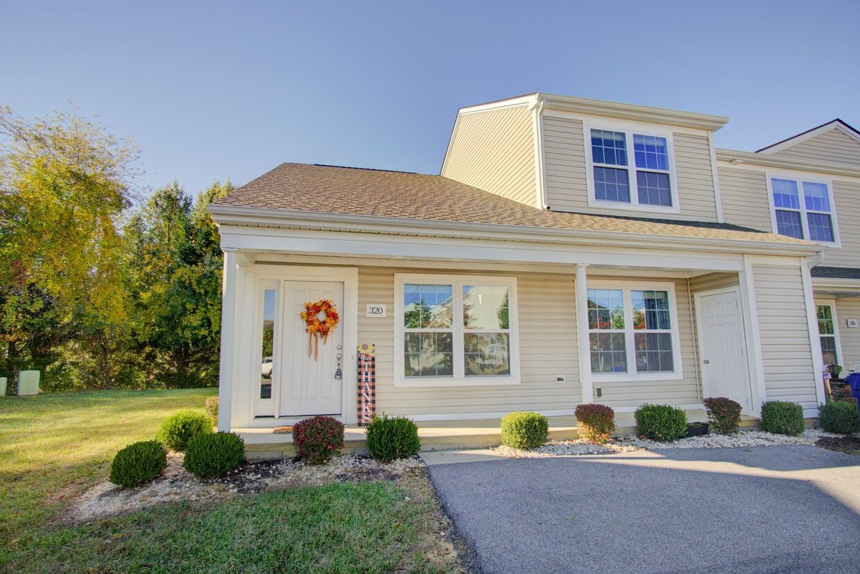 3 Bed / 2 Bath. Master on Main. Pet Friend... - 3 Bed / 2 Bath. Master on Main. Pet Friend...