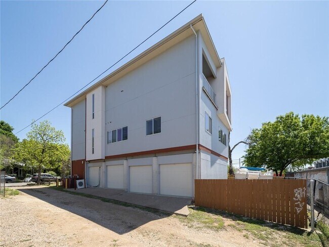 Photo - 605 W 29th 1/2 St