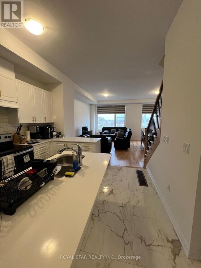 Photo - 73 Inverary Cres