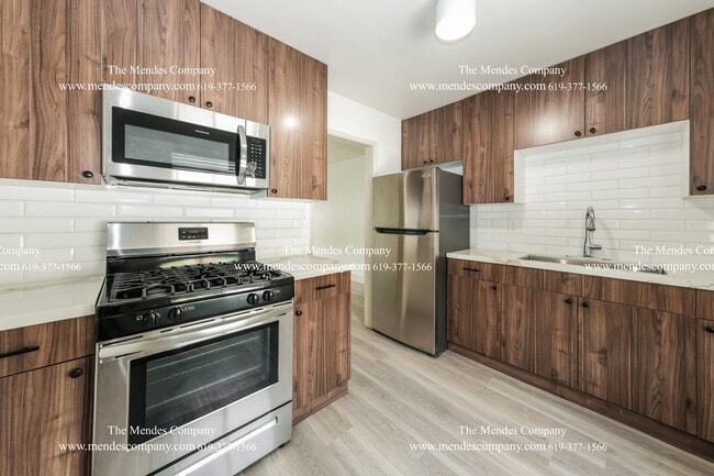 Building Photo - 1762 Robinson Ave Rental