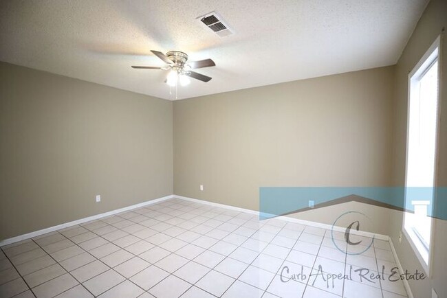 Photo - Recently renovated 2 bed, 1 bath apt - washer, dryer and utilities included!! HUD accepted!