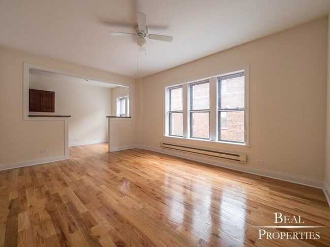 Building Photo - 1 bedroom in CHICAGO IL 60613 Unit W3