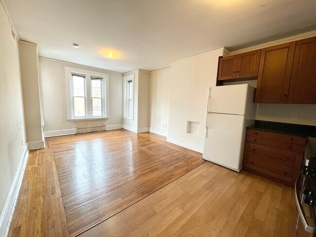 76 Saint Stephen St Unit 3
