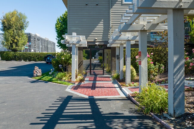 Main Entrance - Willow Glen Apartments