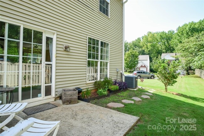 Photo - 2121 Kaybird Ln