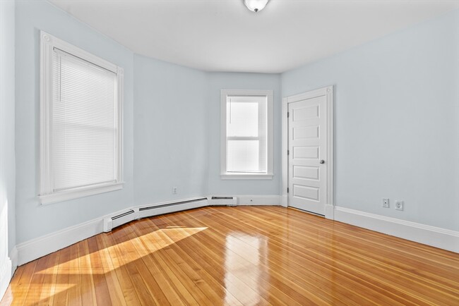 Photo - 15 Romsey St Condo Unit 1