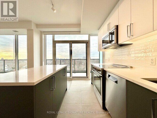 Photo - 664 Spadina Ave. Unit 901