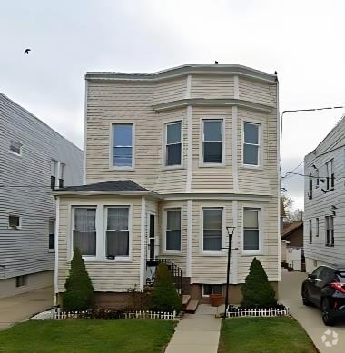 Building Photo - 726 5th St Unit 2 Rental