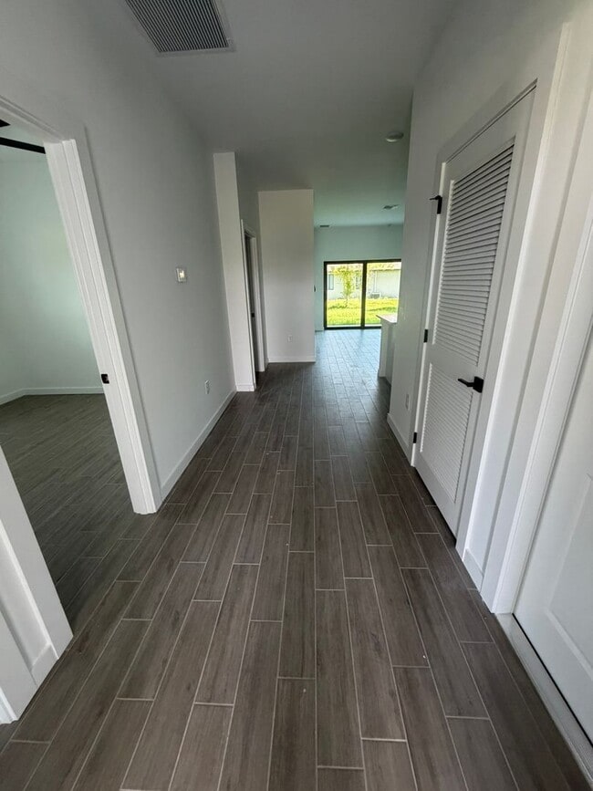 Photo - 1506 Gary Ln