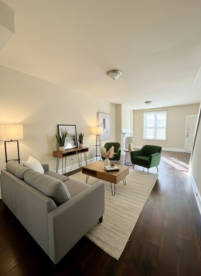 Photo - 1943 E Monmouth St