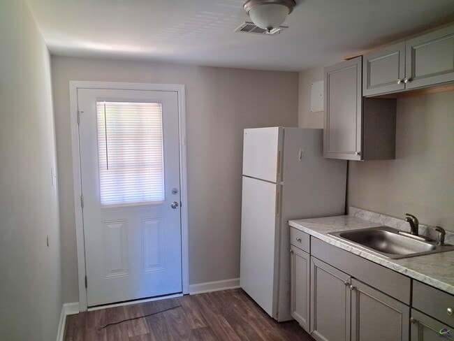 Photo - 1103 Gaines Dr