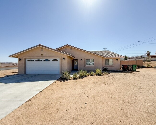 3 Bedroom Home in Yucca Valley - 3 Bedroom Home in Yucca Valley
