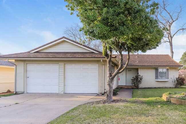 Building Photo - 2614 Chevy Chase Dr