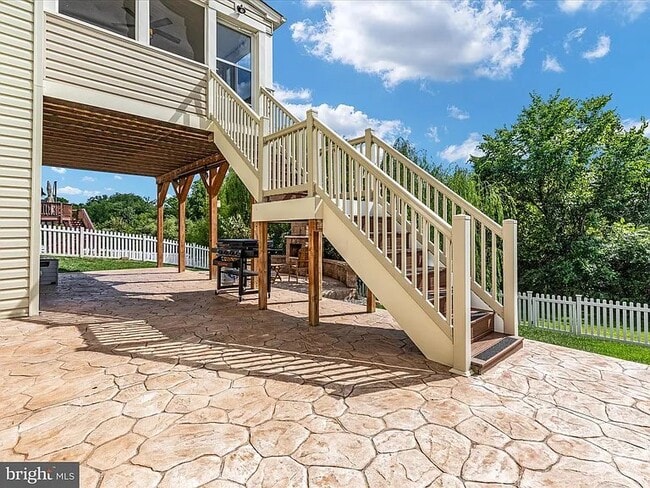 Photo - 109 Starburst Street