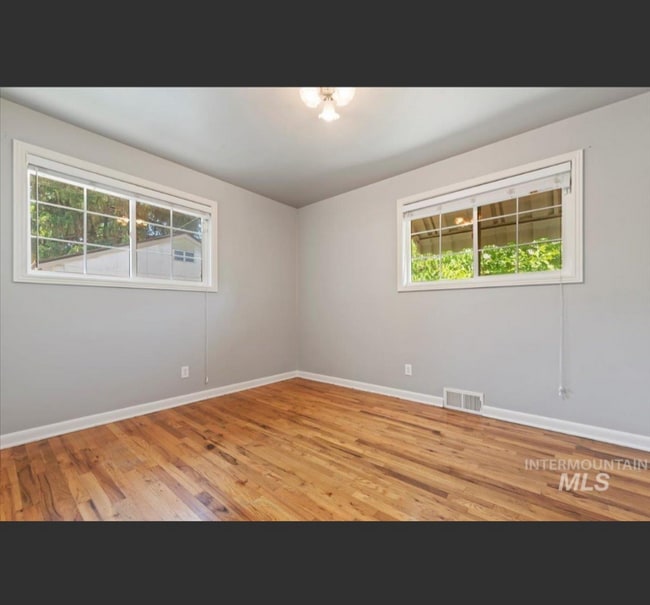 Photo - 425 W Pine Ave