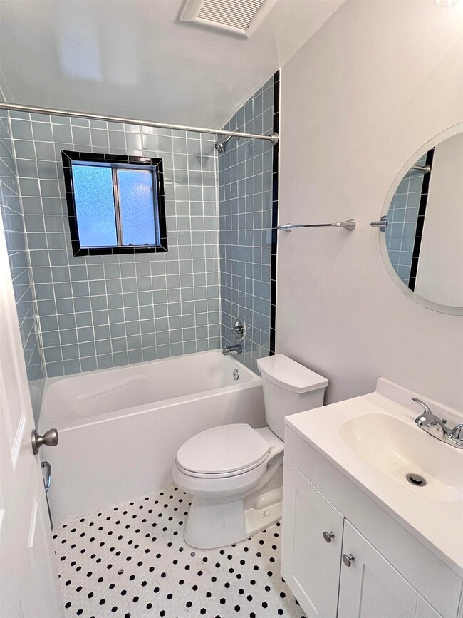 Photo - 722 W 6th Ave