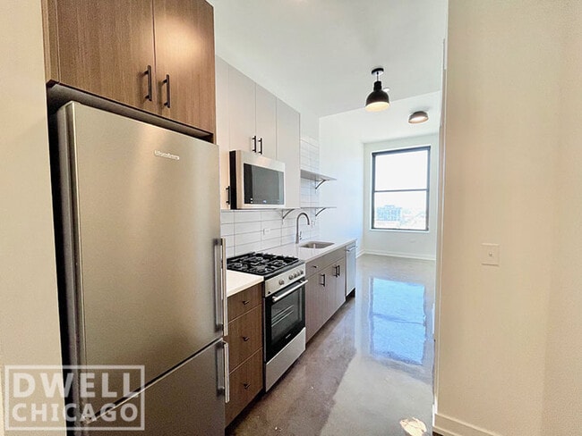 Photo - 1139 W Lawrence Ave Apartments