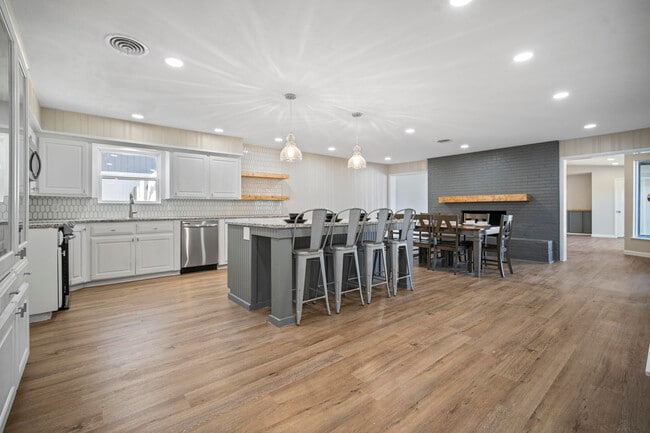 Photo - 4914 12th St