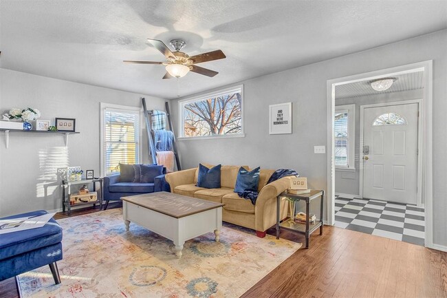 Photo - 520 E 17th Ave