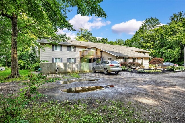 Photo - Beautiful 3 Bedroom in Alto – Updated, Spacious, Surrounded by Nature Unit 5