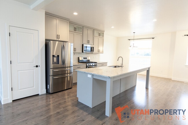 Building Photo - 468 S 700 W Rental