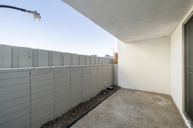 Studio - 600SF - Patio - Bay Apartments