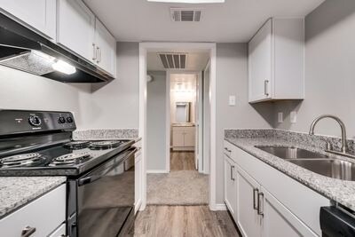 Photo - London Square Apartments