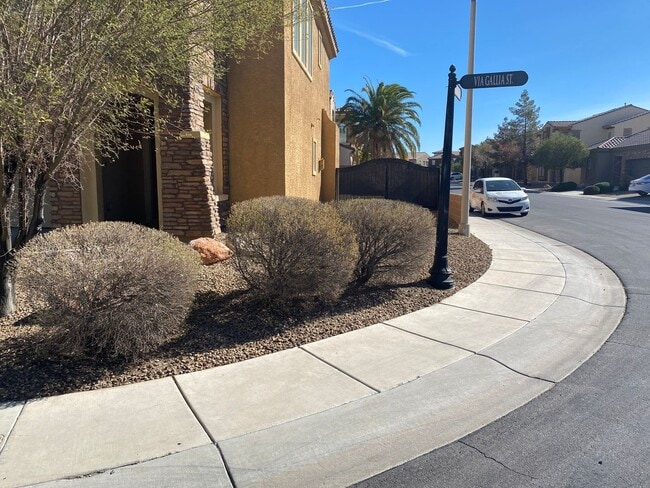 Photo - Beautiful 3Bed/3Bath/2Car corner lot home located in the guard gated Tuscany Community