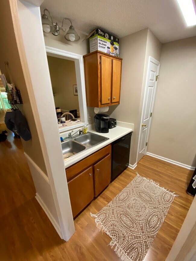 Photo - Milledge Place Upstairs Condo!