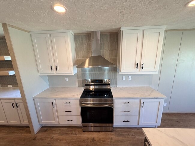 Building Photo - 2101 SW 38th St