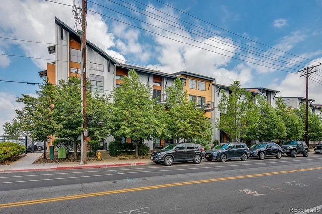 Building Photo - Fully-remodeled RiNo Townhome! Unit 301