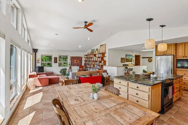 Photo - 331 Lakeview Rd